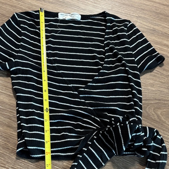 Urban Outfitters Black and White Striped Crop Top - Picture 3 of 4